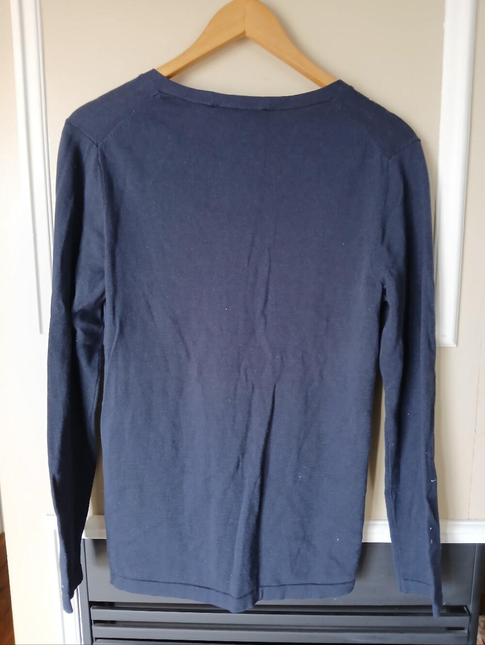 Tommy Hilfiger | NWT Navy blue v-neck long sleeve sweater Women's Size Medium - Picture 4 of 7